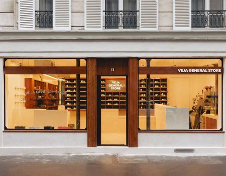 Veja renforce son engagement durable avec l’ouverture d’une cordonnerie