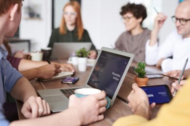TMS dans la cordonnerie multiservice : un guide pratique pour préserver la santé des artisans